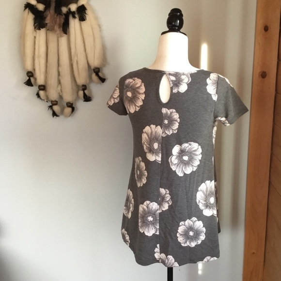 Floral print soft cotton top with keyhole back - Picture 2 of 5